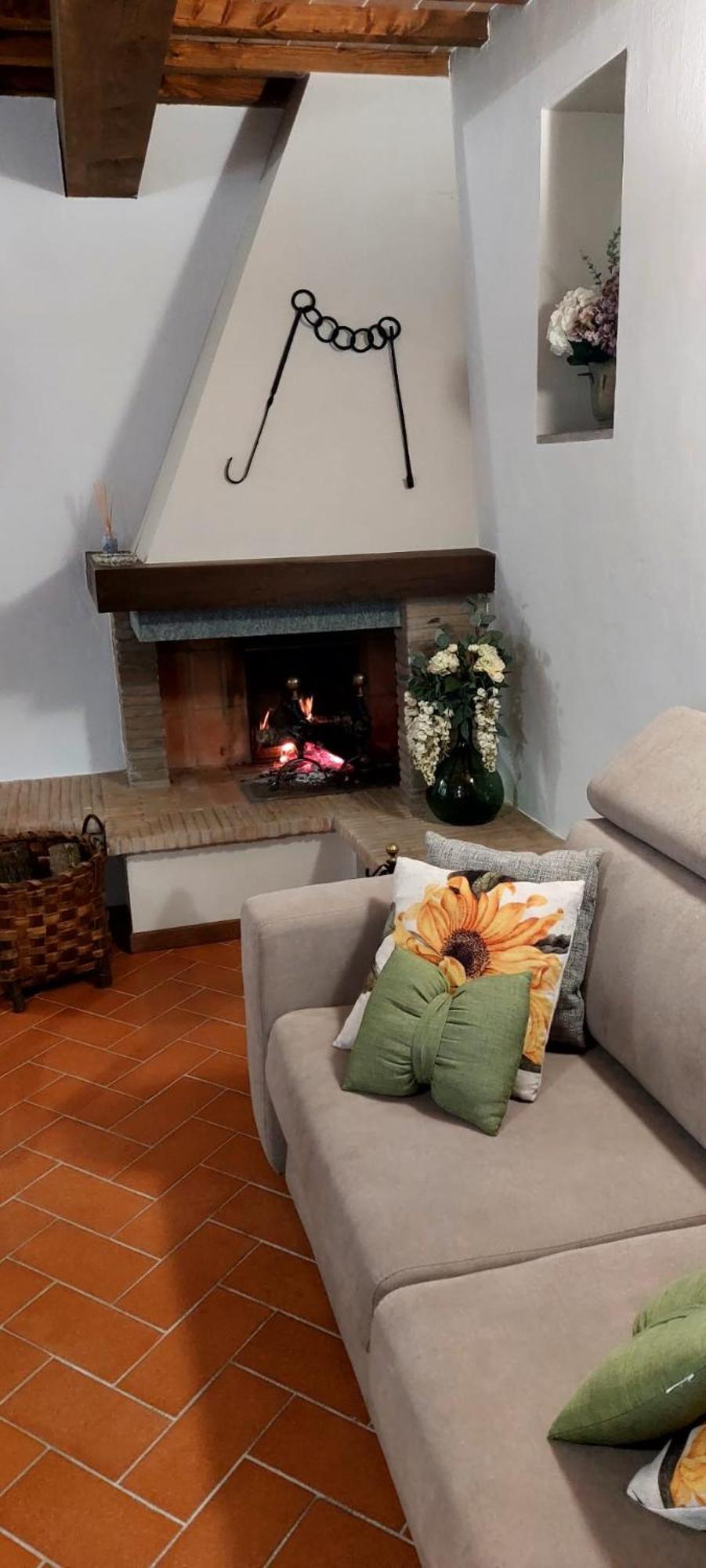 Lajatico Rentals - Casa Di Alice Nel Borgo Bagian luar foto